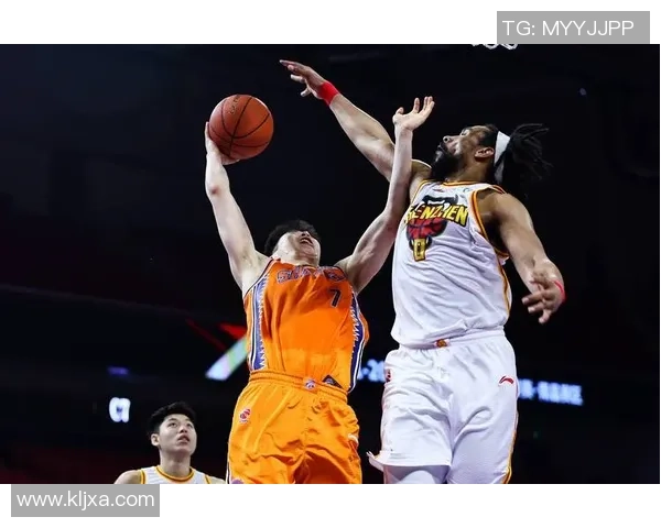 赛后分析：深圳羽毛球队与上海羽毛球队的战术意识与表现对比